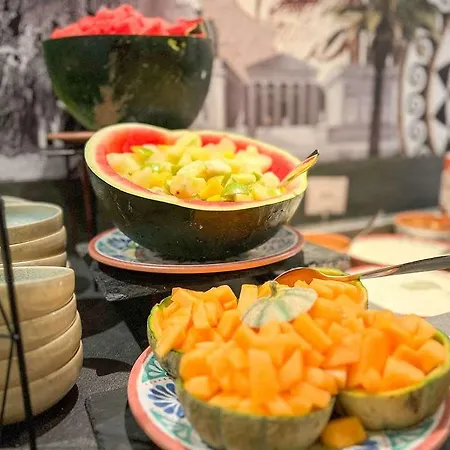 尼姆火车站中心宜必斯尚品酒店 3* 尼姆